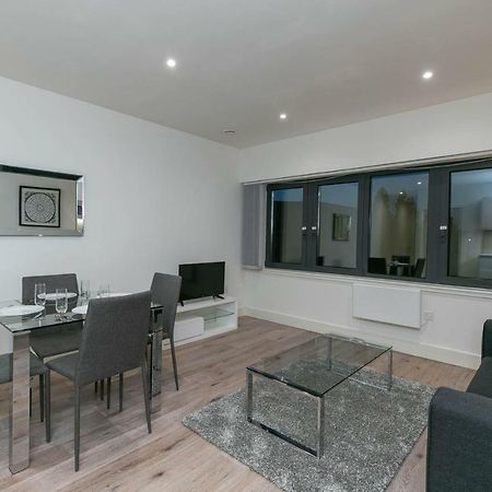 Deluxe Apartments By Heathrow Хармондсворт Экстерьер фото