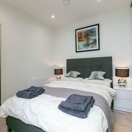 Deluxe Apartments By Heathrow Хармондсворт Экстерьер фото