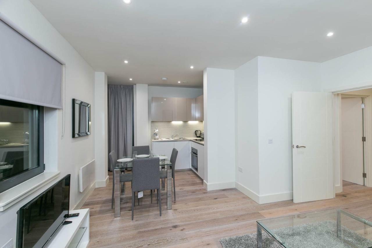 Deluxe Apartments By Heathrow Хармондсворт Экстерьер фото