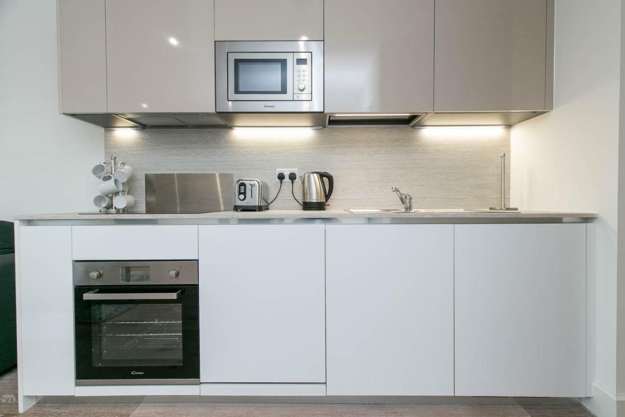 Deluxe Apartments By Heathrow Хармондсворт Экстерьер фото