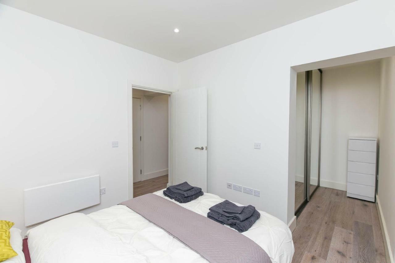 Deluxe Apartments By Heathrow Хармондсворт Экстерьер фото