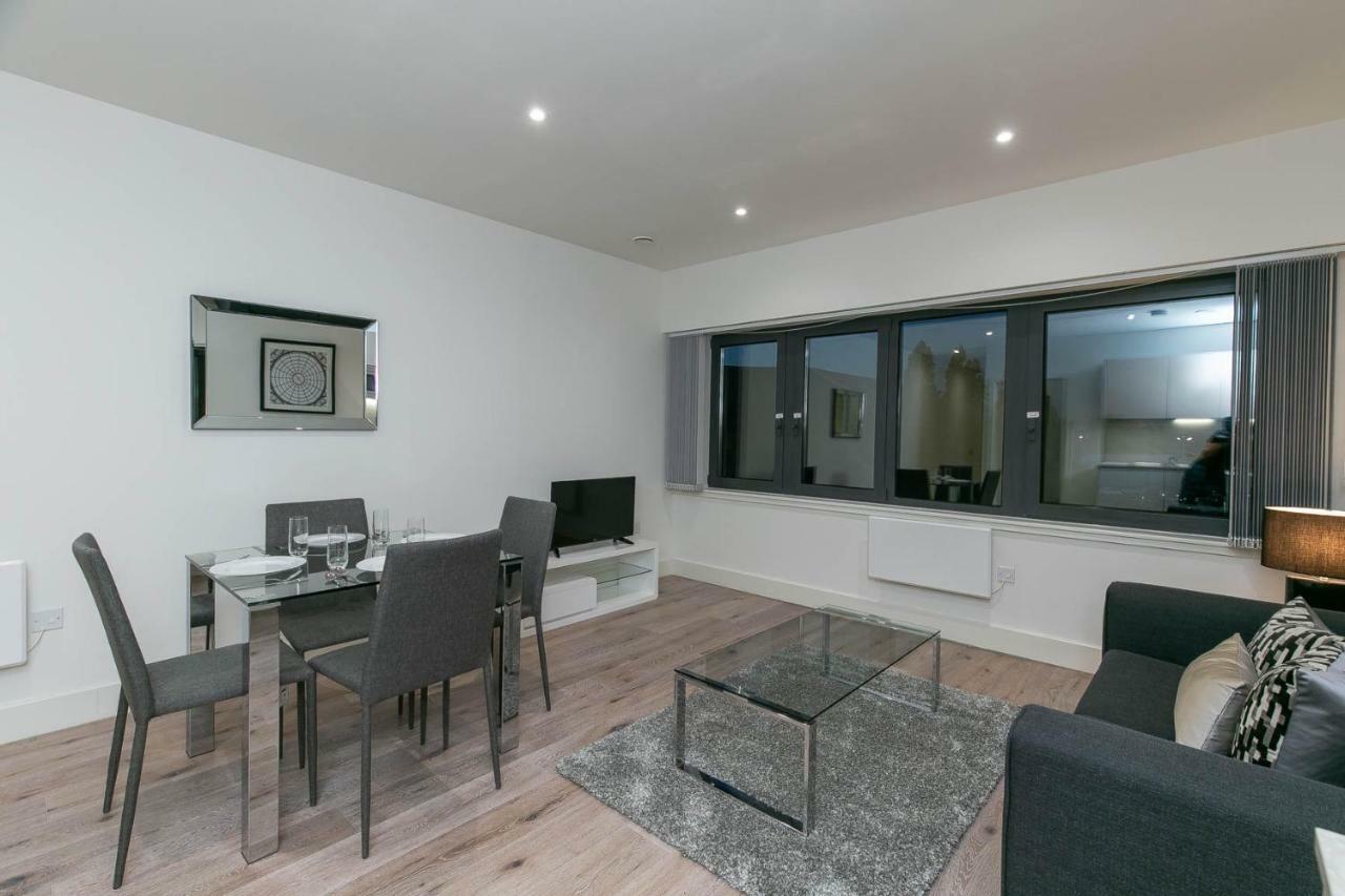 Deluxe Apartments By Heathrow Хармондсворт Экстерьер фото