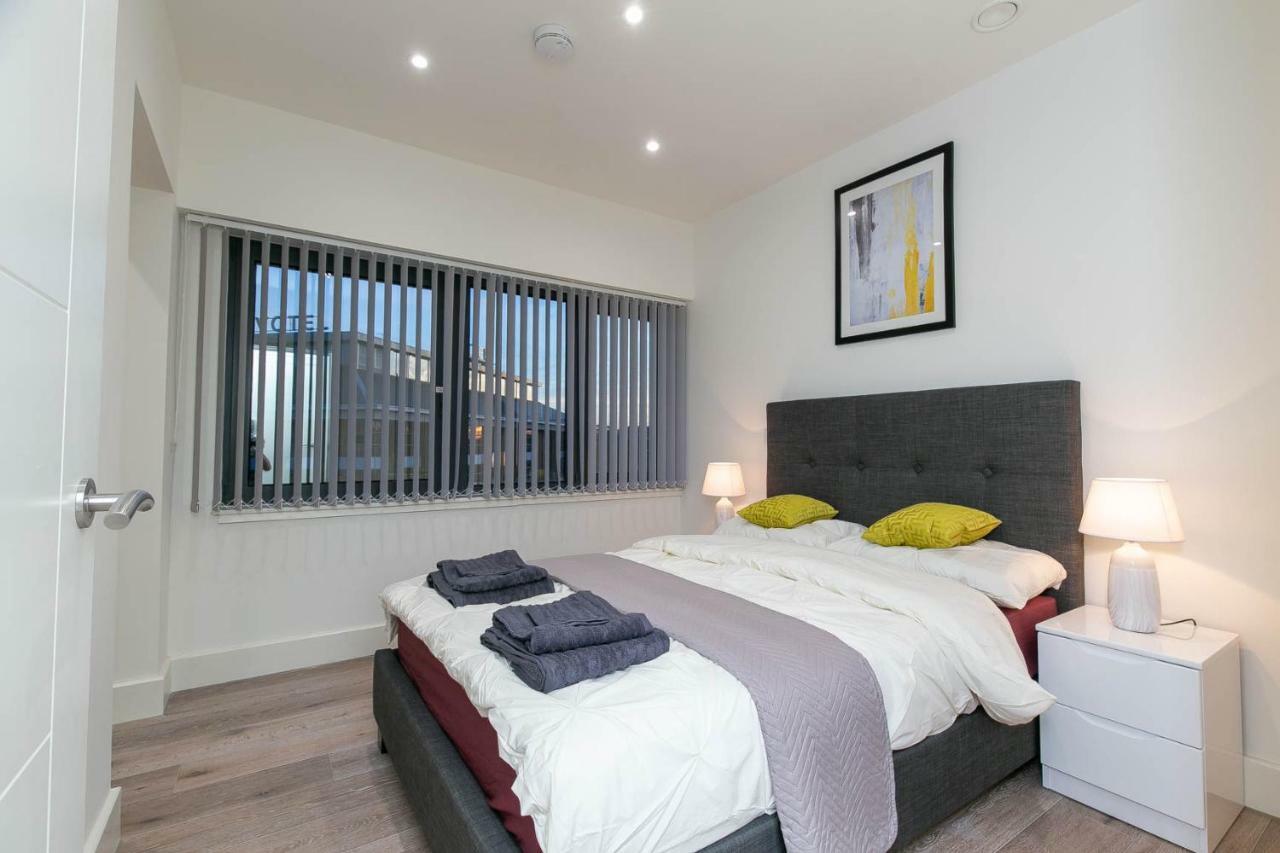 Deluxe Apartments By Heathrow Хармондсворт Экстерьер фото